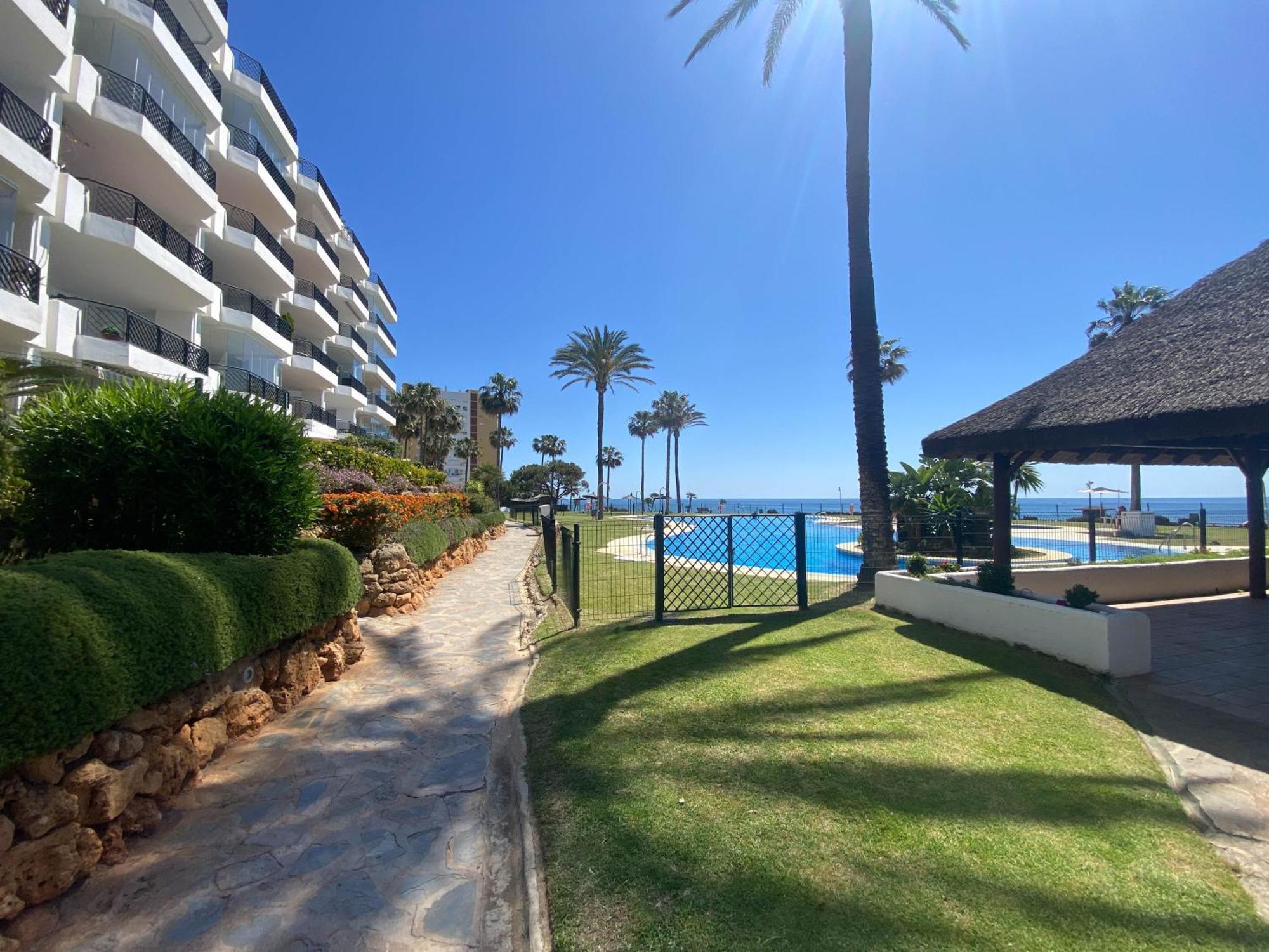 Frontline Beach Ground Floor With Privet Garden, Mi Capricho 16 Mijas Exterior foto