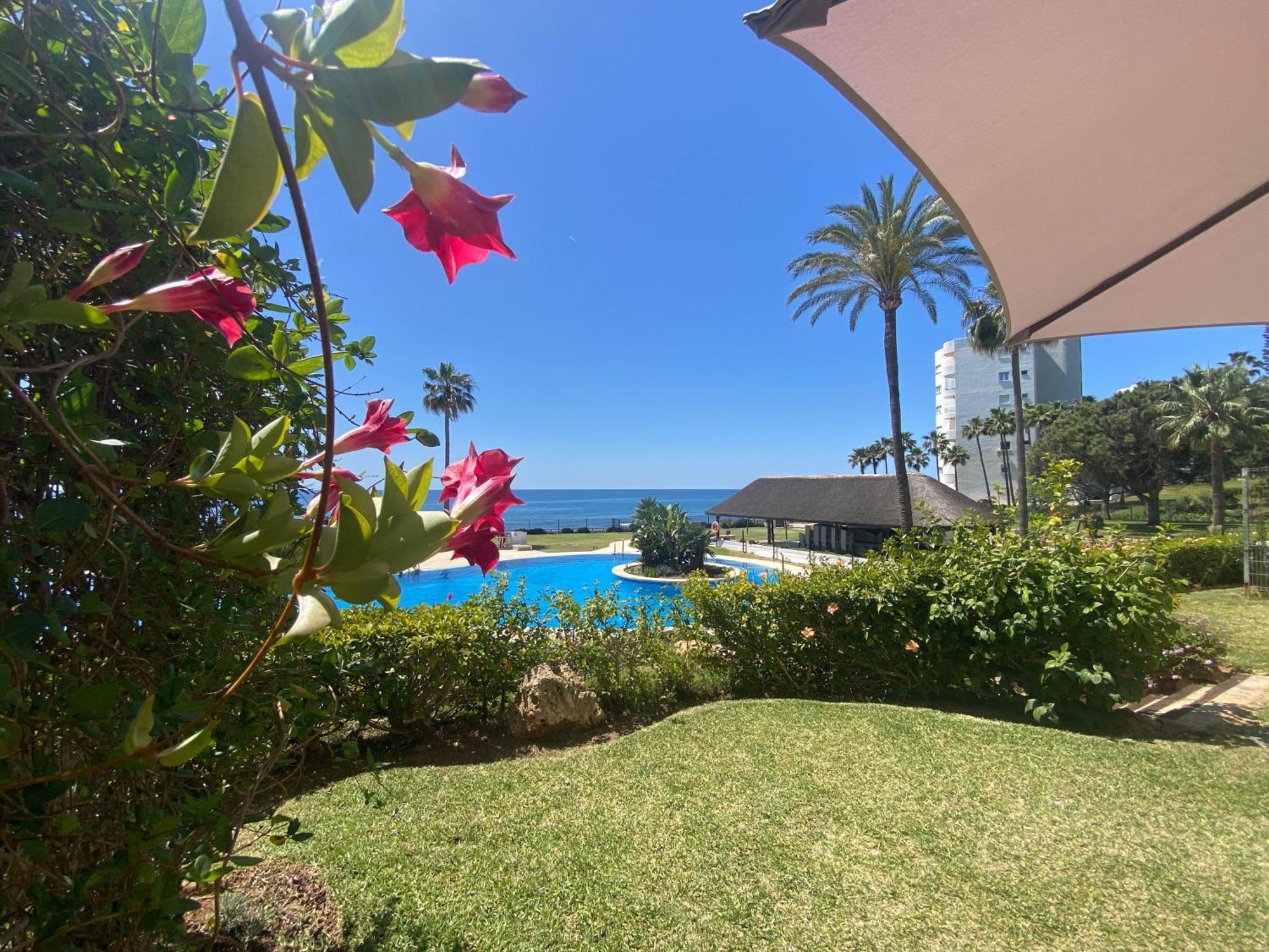 Frontline Beach Ground Floor With Privet Garden, Mi Capricho 16 Mijas Exterior foto