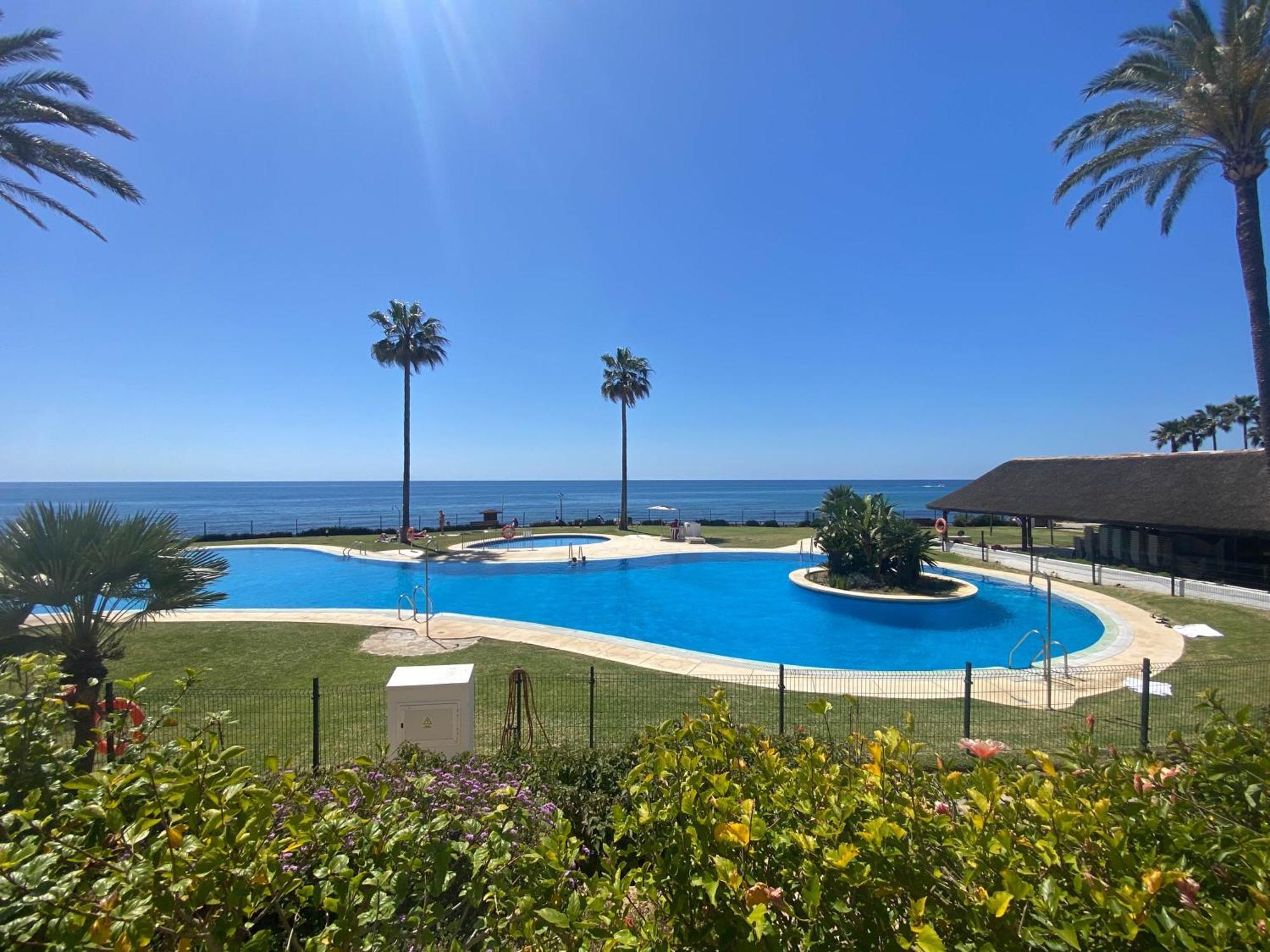 Frontline Beach Ground Floor With Privet Garden, Mi Capricho 16 Mijas Exterior foto