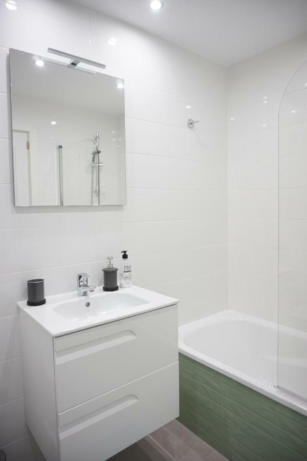 Frontline Beach Ground Floor With Privet Garden, Mi Capricho 16 Mijas Exterior foto